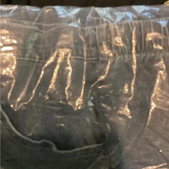 Ladies jeans, never worn. - Picture 7 of 12